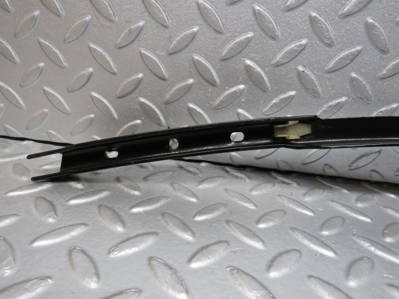 39659 Mercedes-Benz R129 320SL Coupe Right Door Front Window Channel