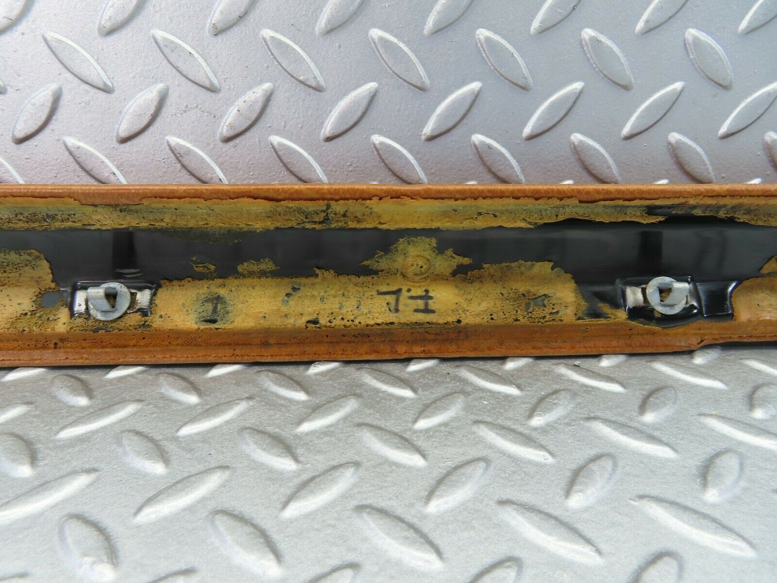 7839 Mercedes-Benz W115 220D Front Left Upper Door Panel