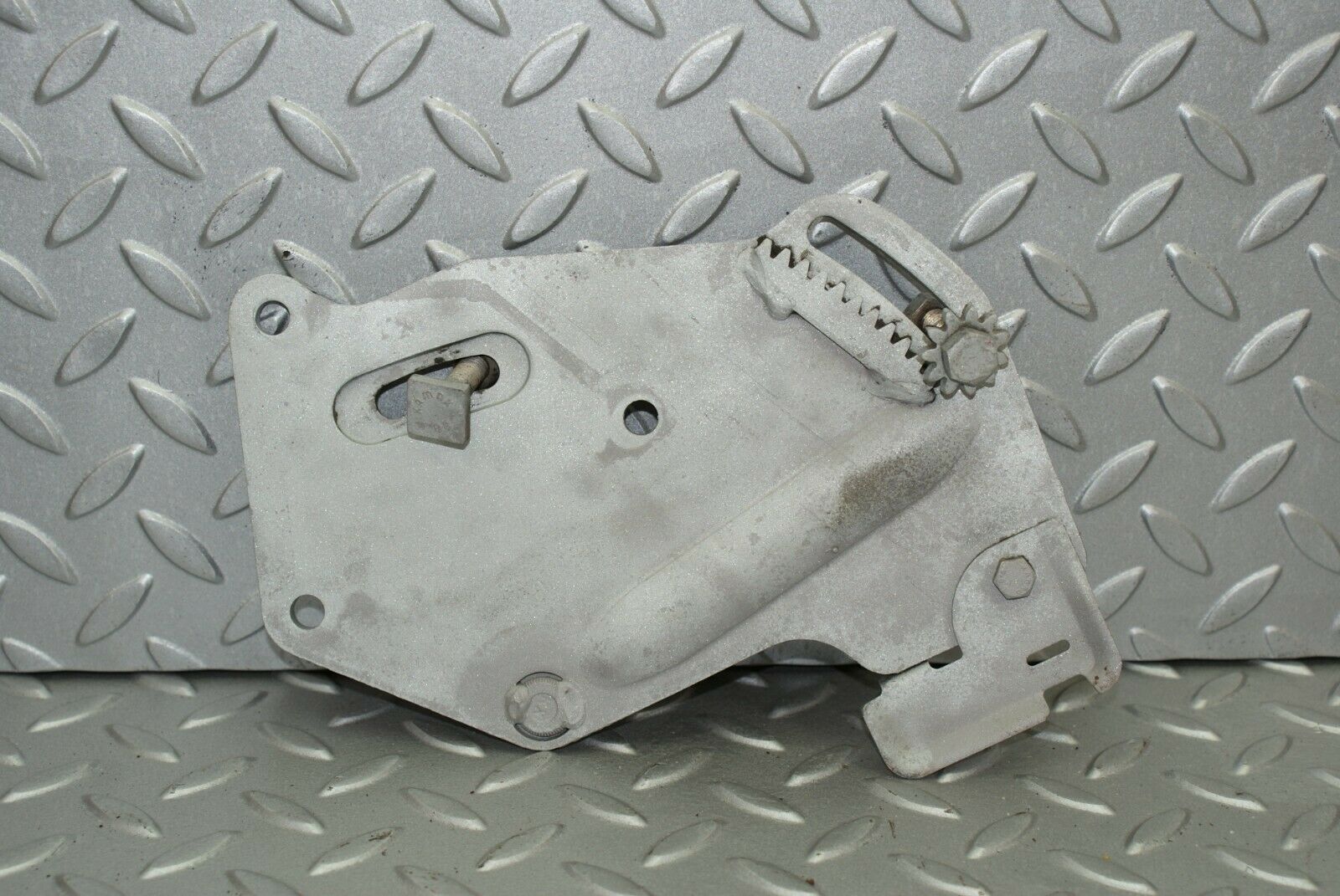 2564 Mercedes-Benz W116 350SE Power Steering Pump Bracket