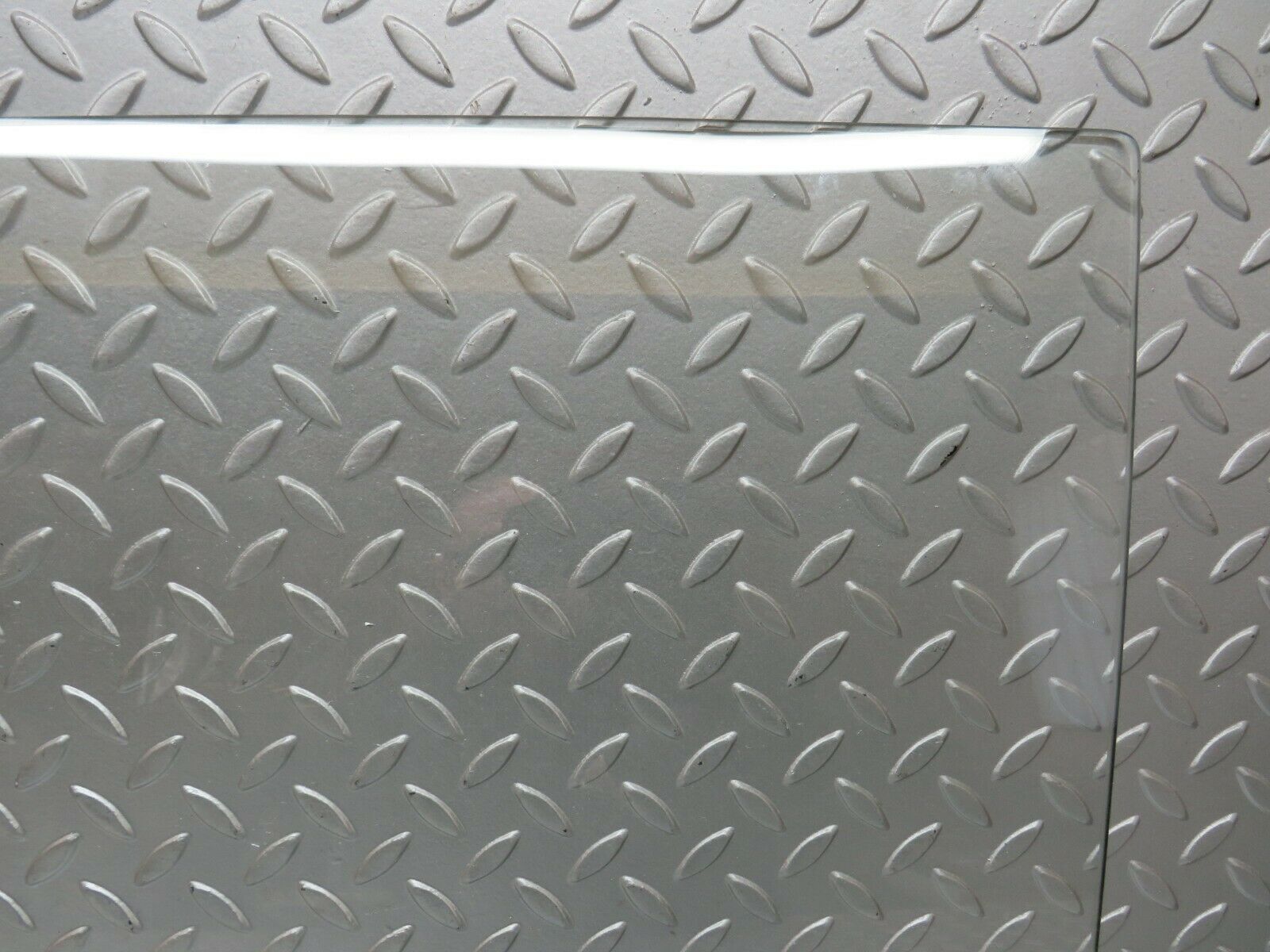 23652 Mercedes-Benz W114 280E Front Left Door Window Glass