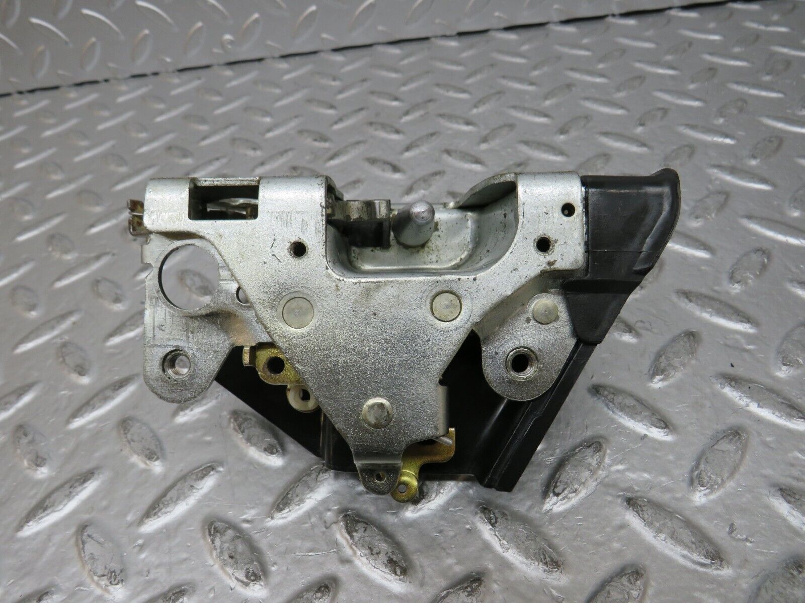 27016 Mercedes-Benz W123 240D Rear Left Door Lock Mechanism