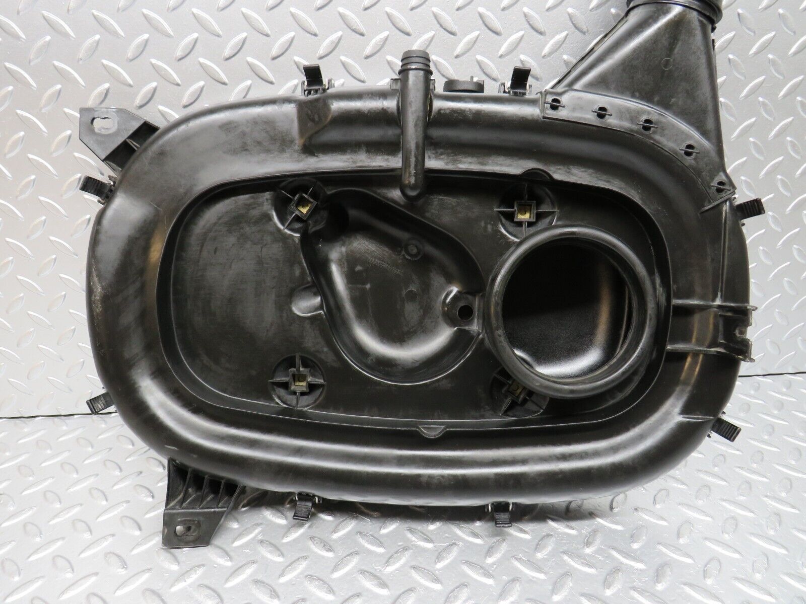 30362 Mercedes-Benz W124 230E Air Filter Box Housing 0150948802 1020941687