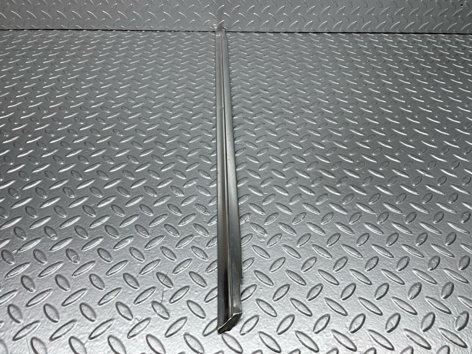 40517 Mercedes-Benz W108 Front Right Door Window Chrome Trim