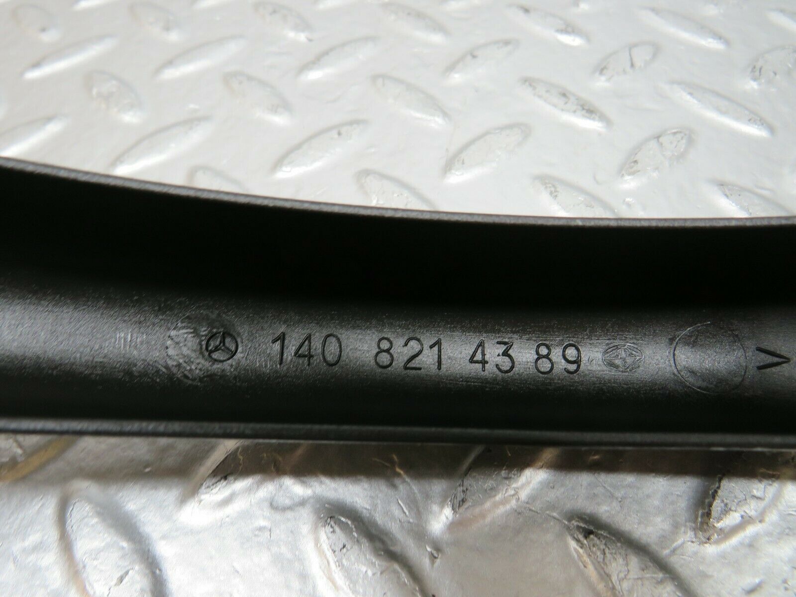 24612 Mercedes-Benz W140 S320 Boot Hinge Plastic Cover Left Side 1408214389