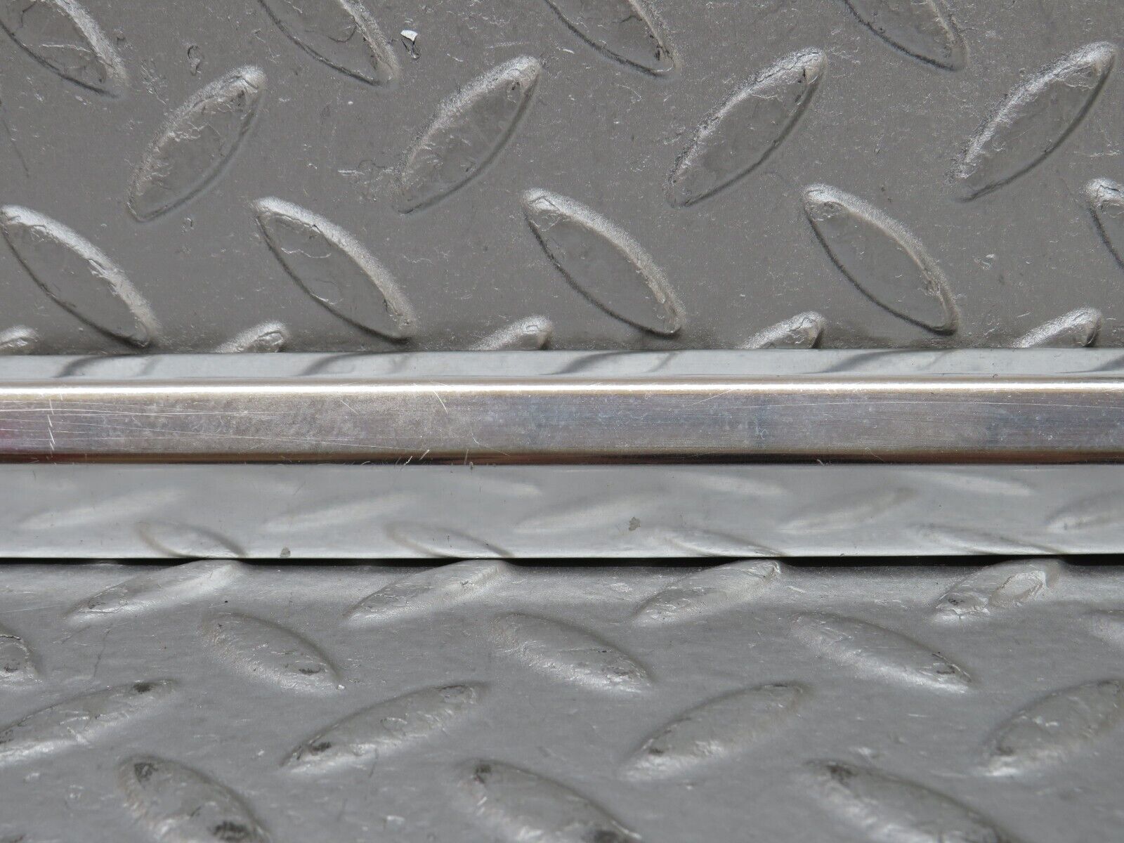 36295 Mercedes-Benz W126 420SE Rear Left Door Chrome Moulding Trim