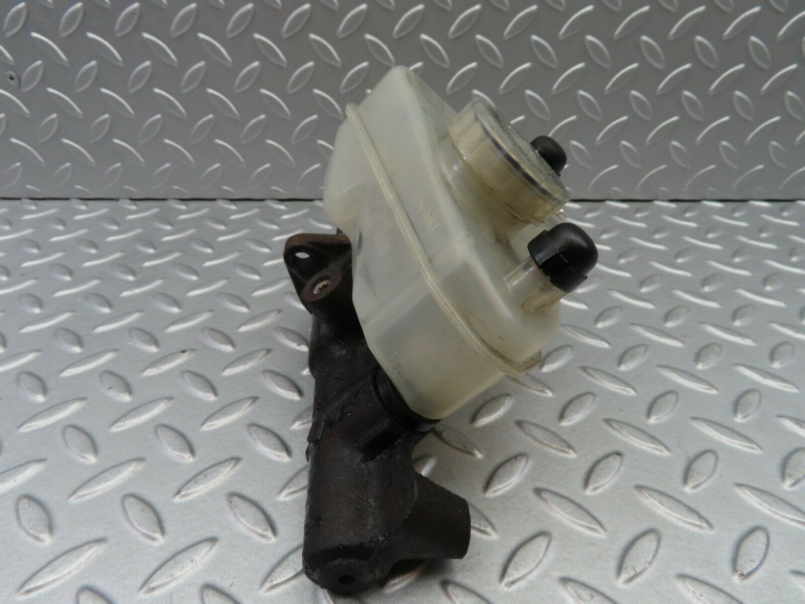 6316 Mercedes-Benz W126 380SE Master Cylinder With Reservoir