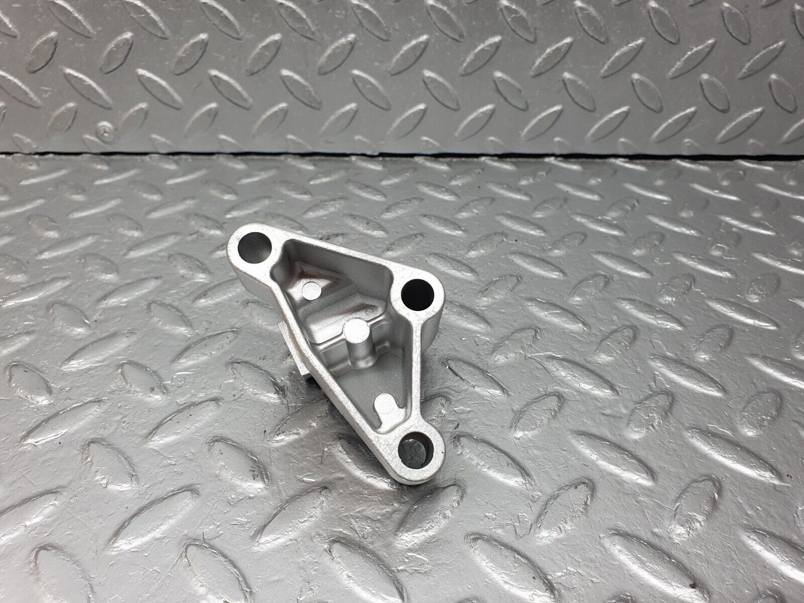 41524 Mercedes-Benz W124 200E Alternator Generator Support Bracket 1021550835