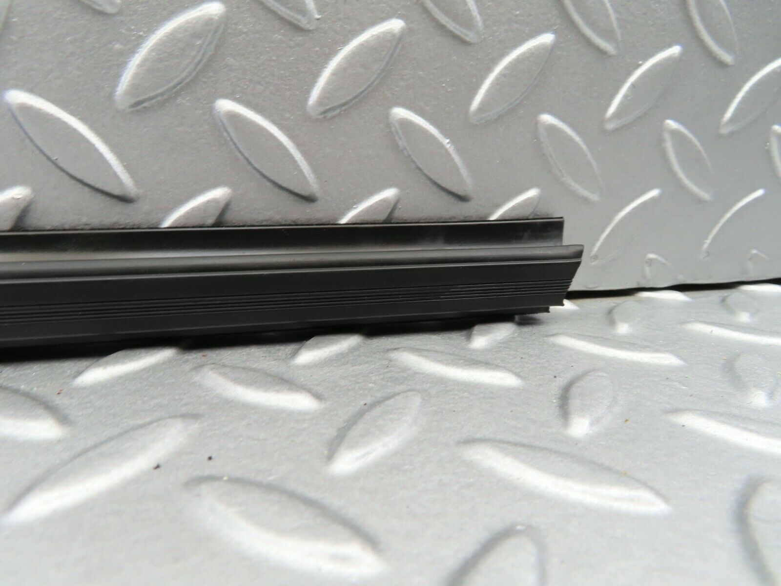 6553 Mercedes-Benz S124 E220 Wagon Window Weatherstrip Seal Rear Left