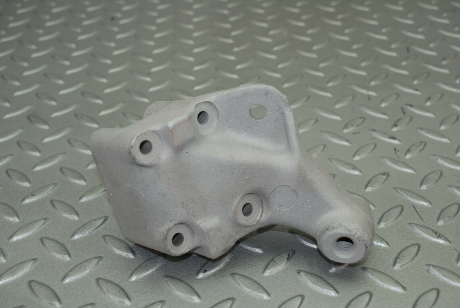 2562 Mercedes-Benz W116 350SE Engine Mount Bracket 1162232804