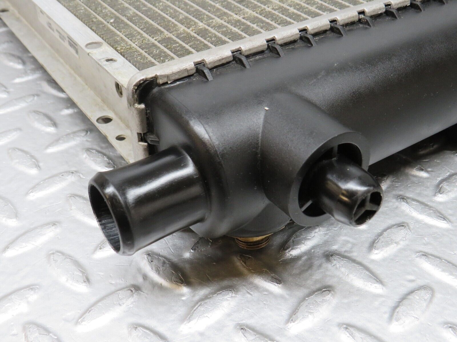 36658 Mercedes-Benz W201 190E 2.0L Coolant Radiator Nissens 62550