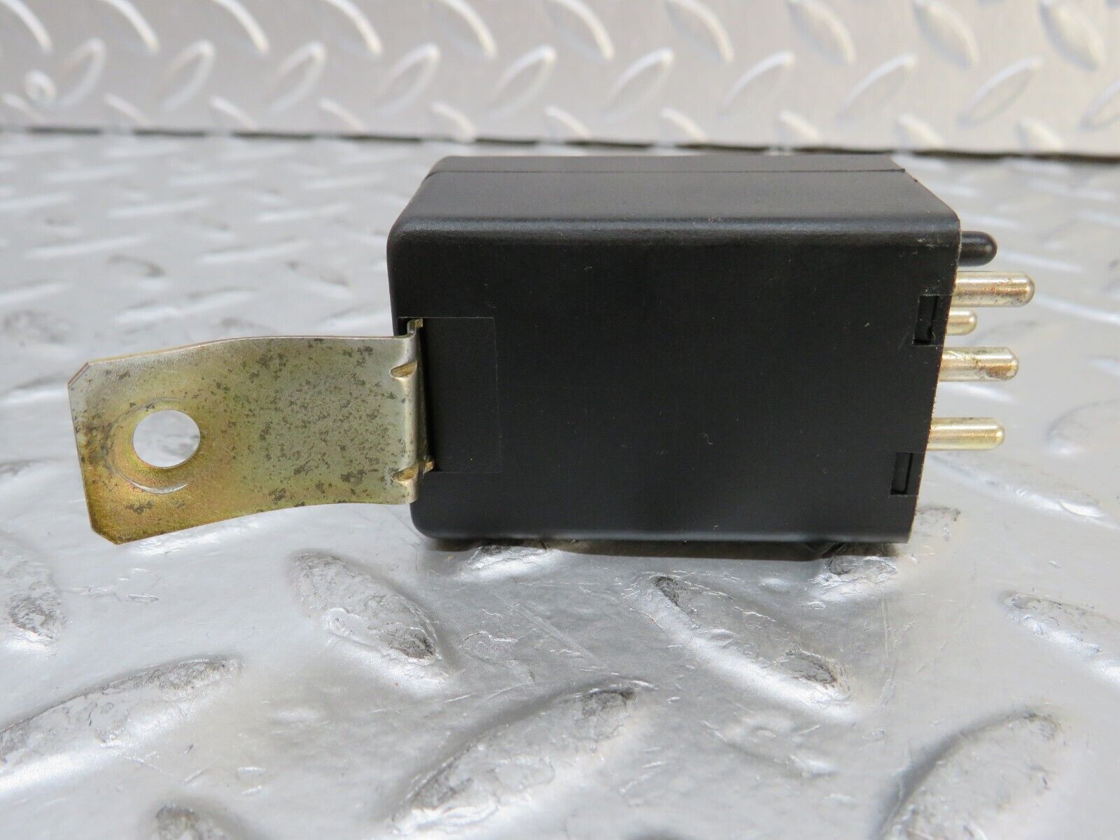 26914 Mercedes-Benz W123 240D Rear Heated Window Relay 1078200010