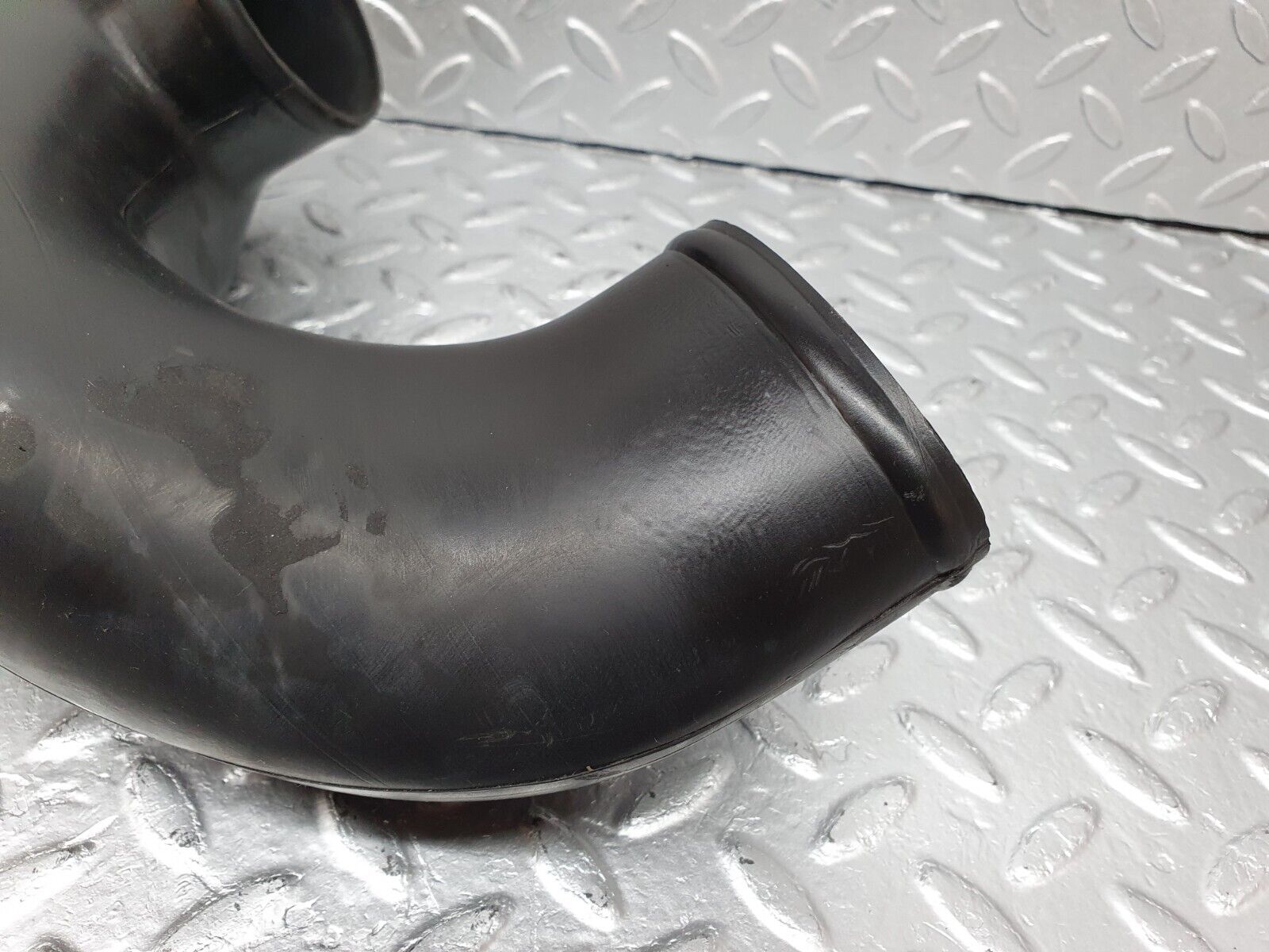 41441 Mercedes-Benz W124 200E Air Intake Pipe 1020941511