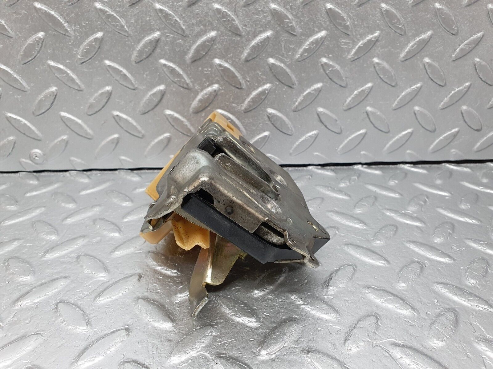 41501 Mercedes-Benz W124 200E Rear Right Door Lock Mechanism