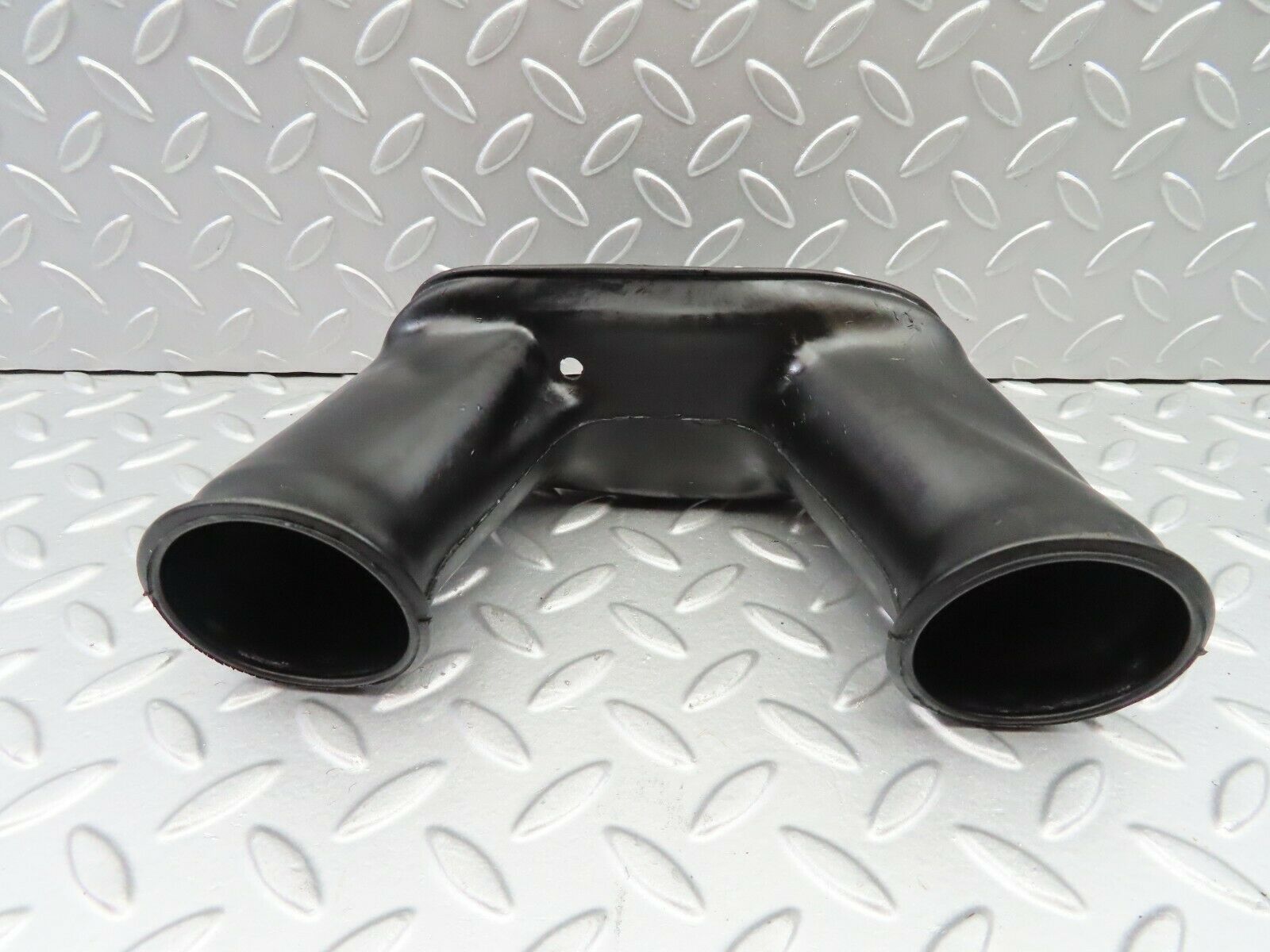 6933 Mercedes-Benz C107 350SLC Coupe Air Duct Hose Rubber 1078310188