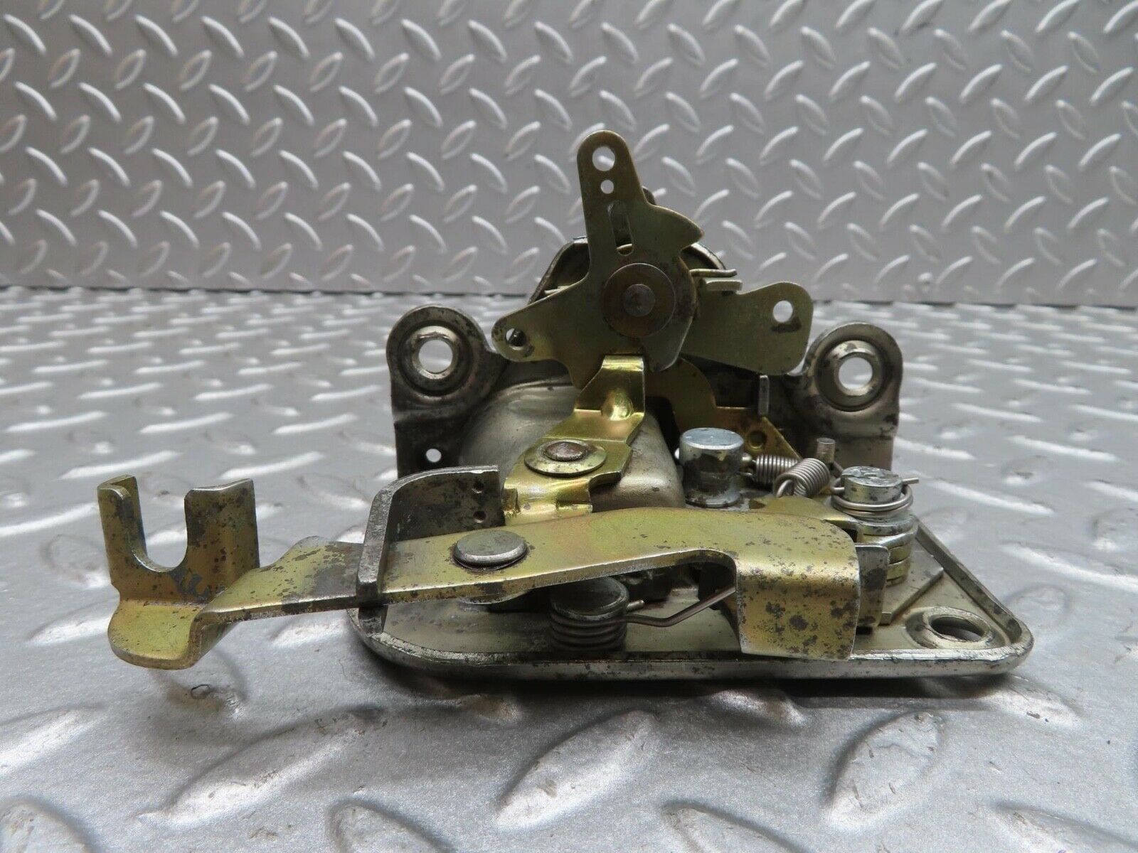 13896 Mercedes-Benz C107 280SLC Right Door Lock Mechanism