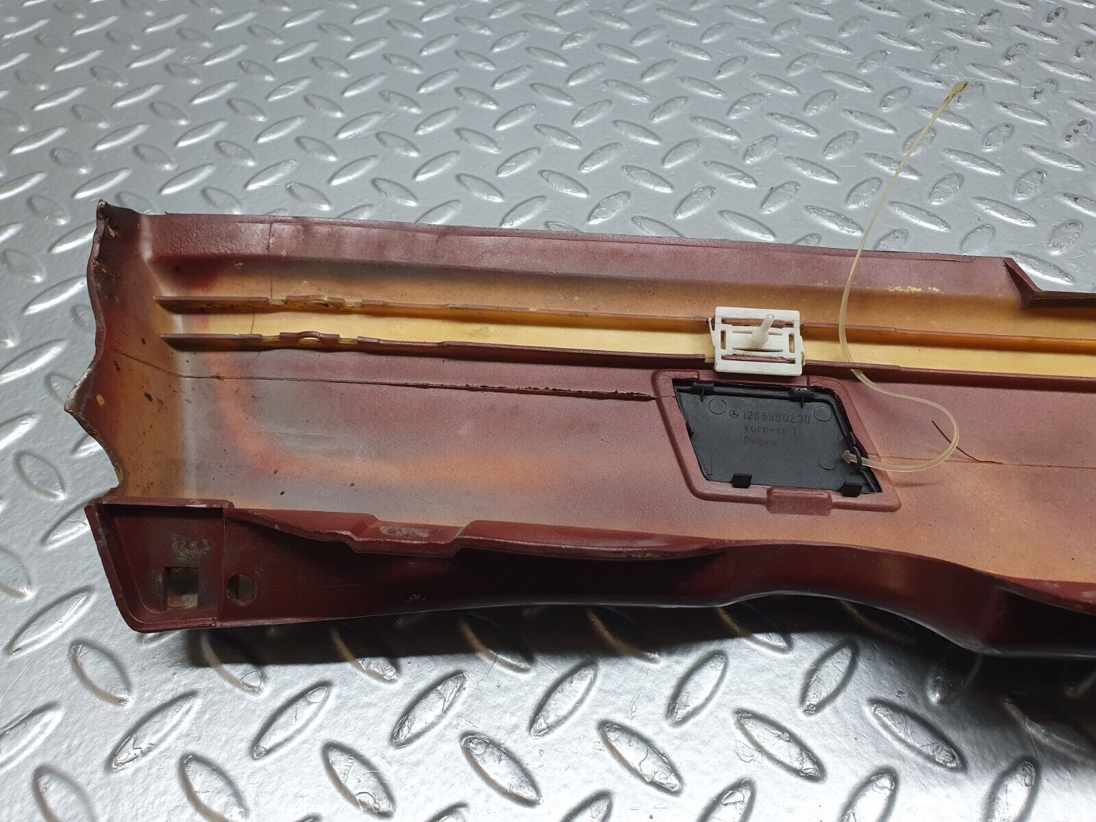 41226 Mercedes-Benz W126 300SE Side Skirt Right 1266905040 1266980230 1266980430