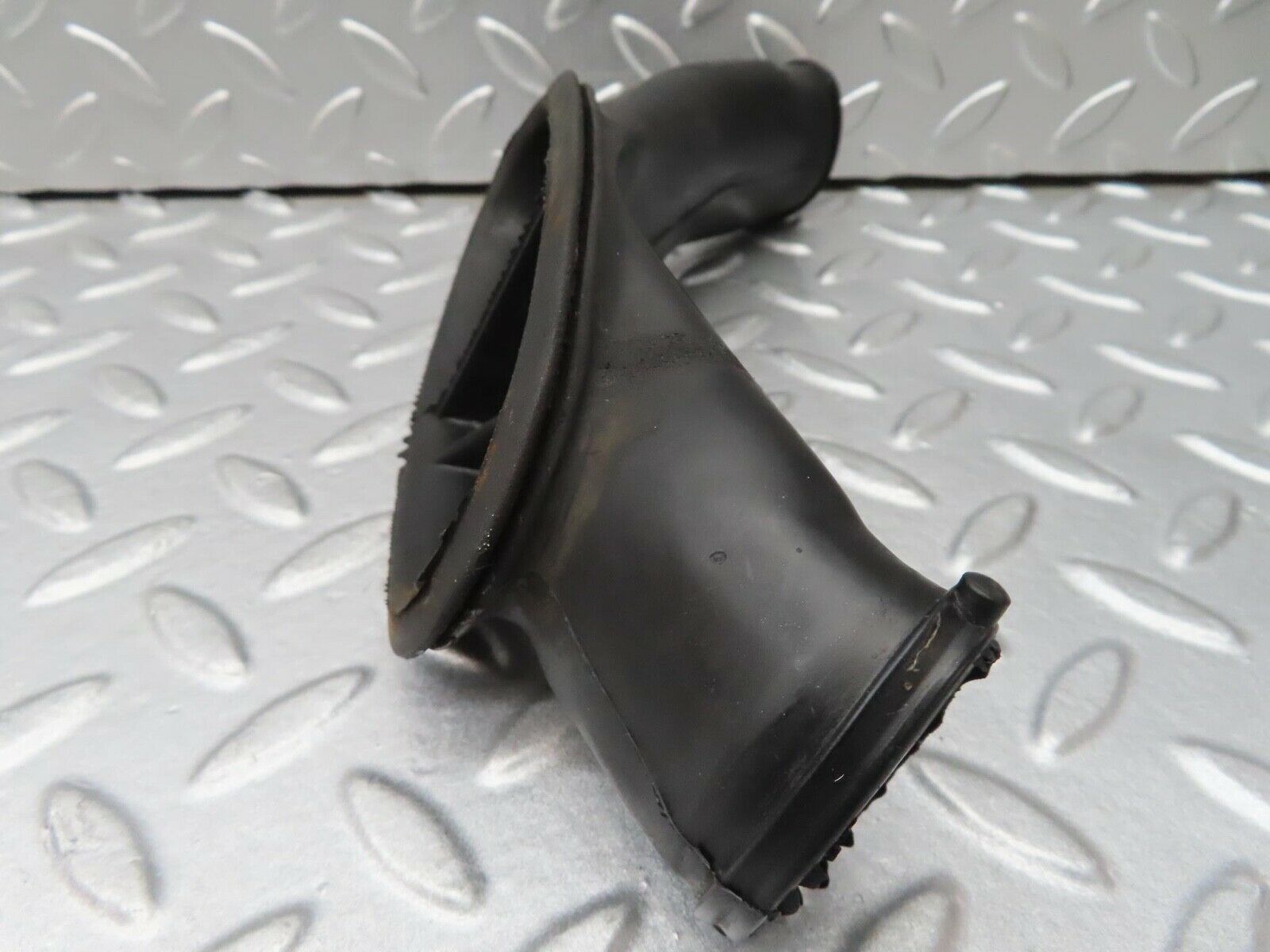 16496 Mercedes-Benz W124 260E Heater Water Drain 1248320025
