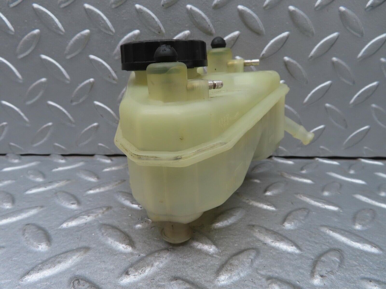 13587 Mercedes-Benz W123 200 Brake Fluid Reservoir Tank