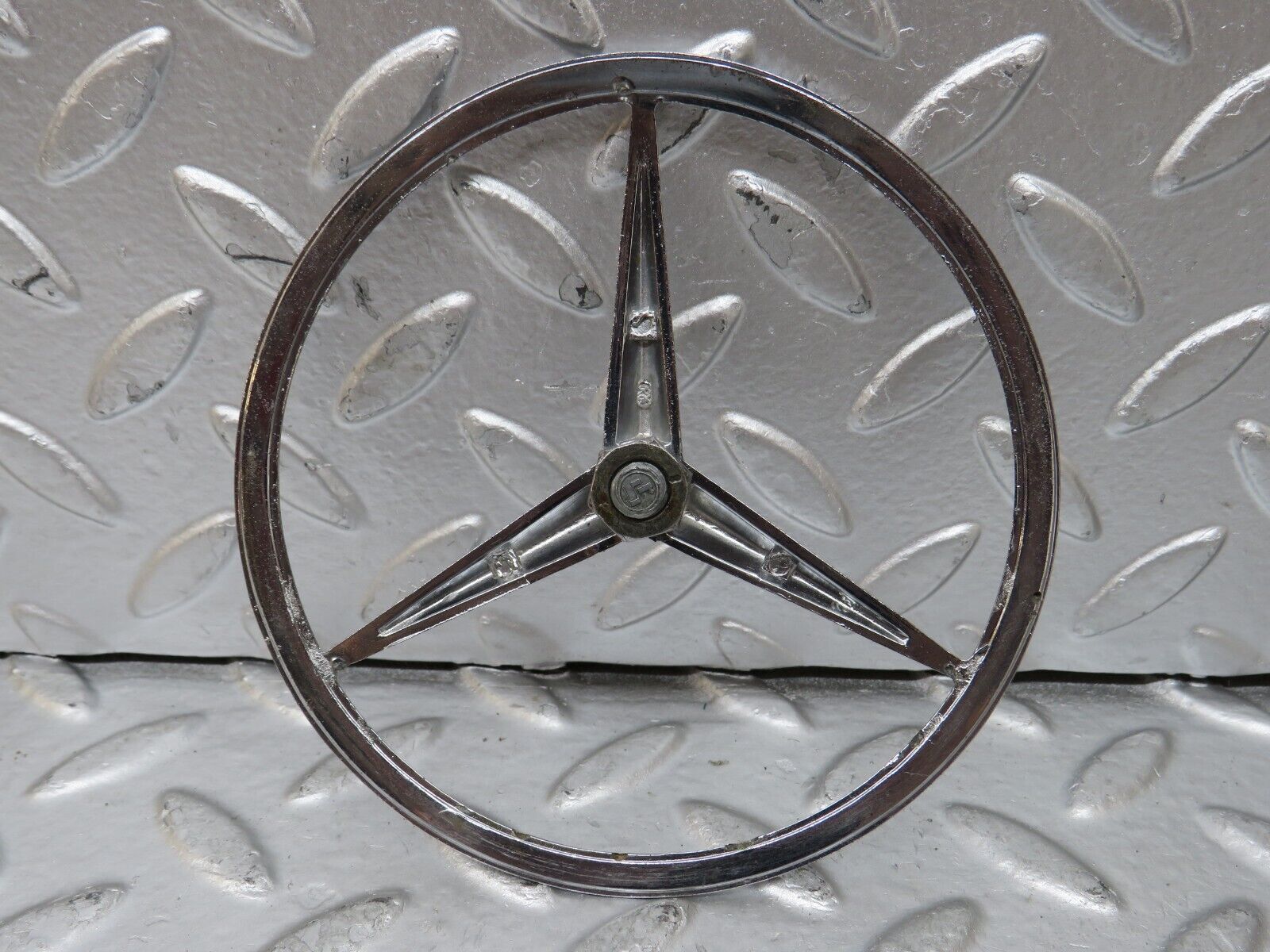 26053 Mercedes-Benz W116 450SE Trunk Badge Emblem