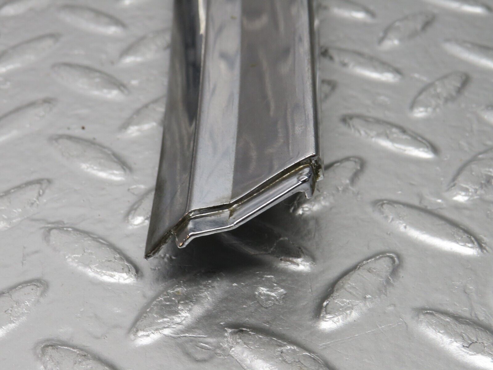 0696 Mercedes-Benz C107 350SLC Coupe Window Trim Chrome Left Side 1076980189