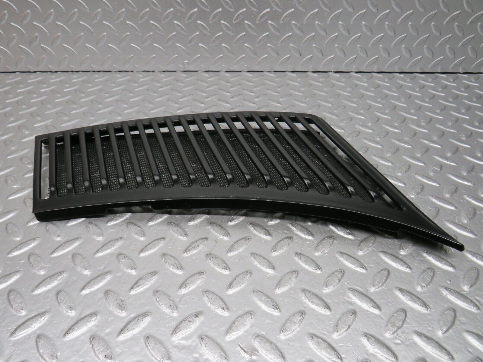 0837 Mercedes-Benz C107 350SLC Coupe Air Intake Grill Right Side