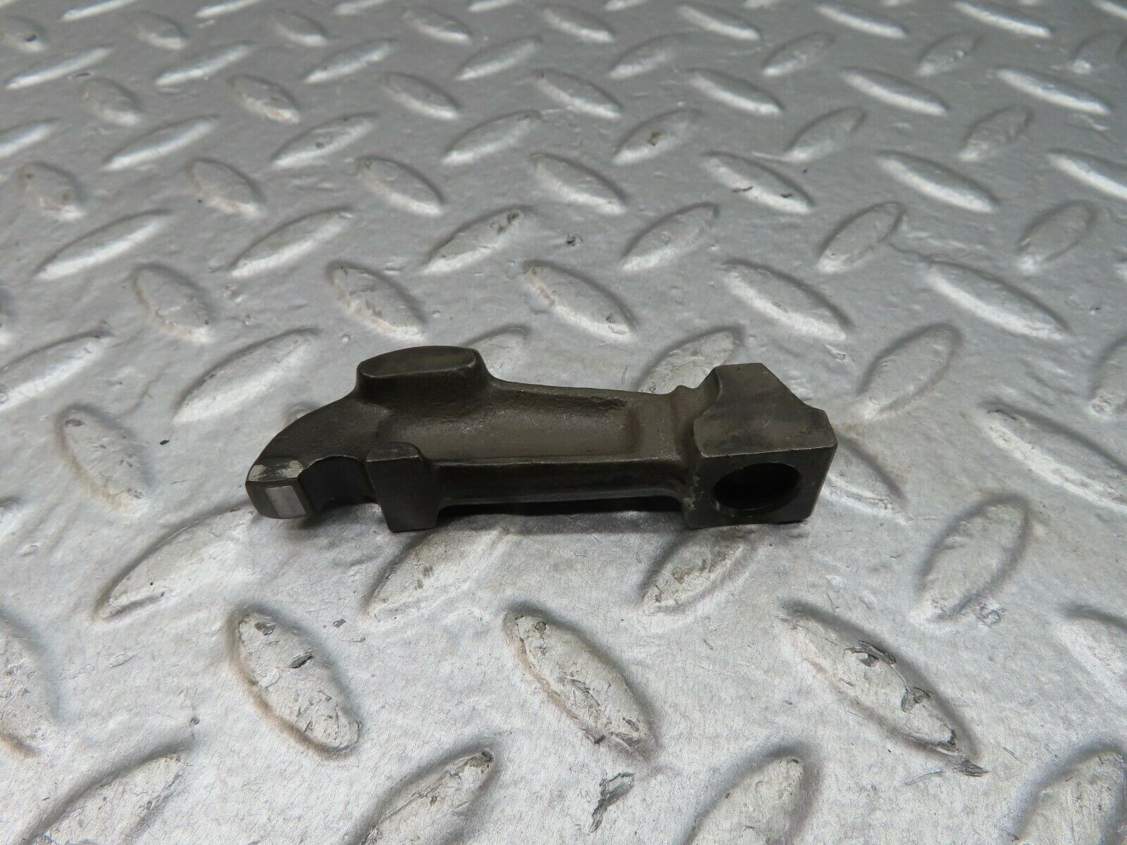 18065 Mercedes-Benz W123 200 Valve Rocker Arm With Retaining Spring