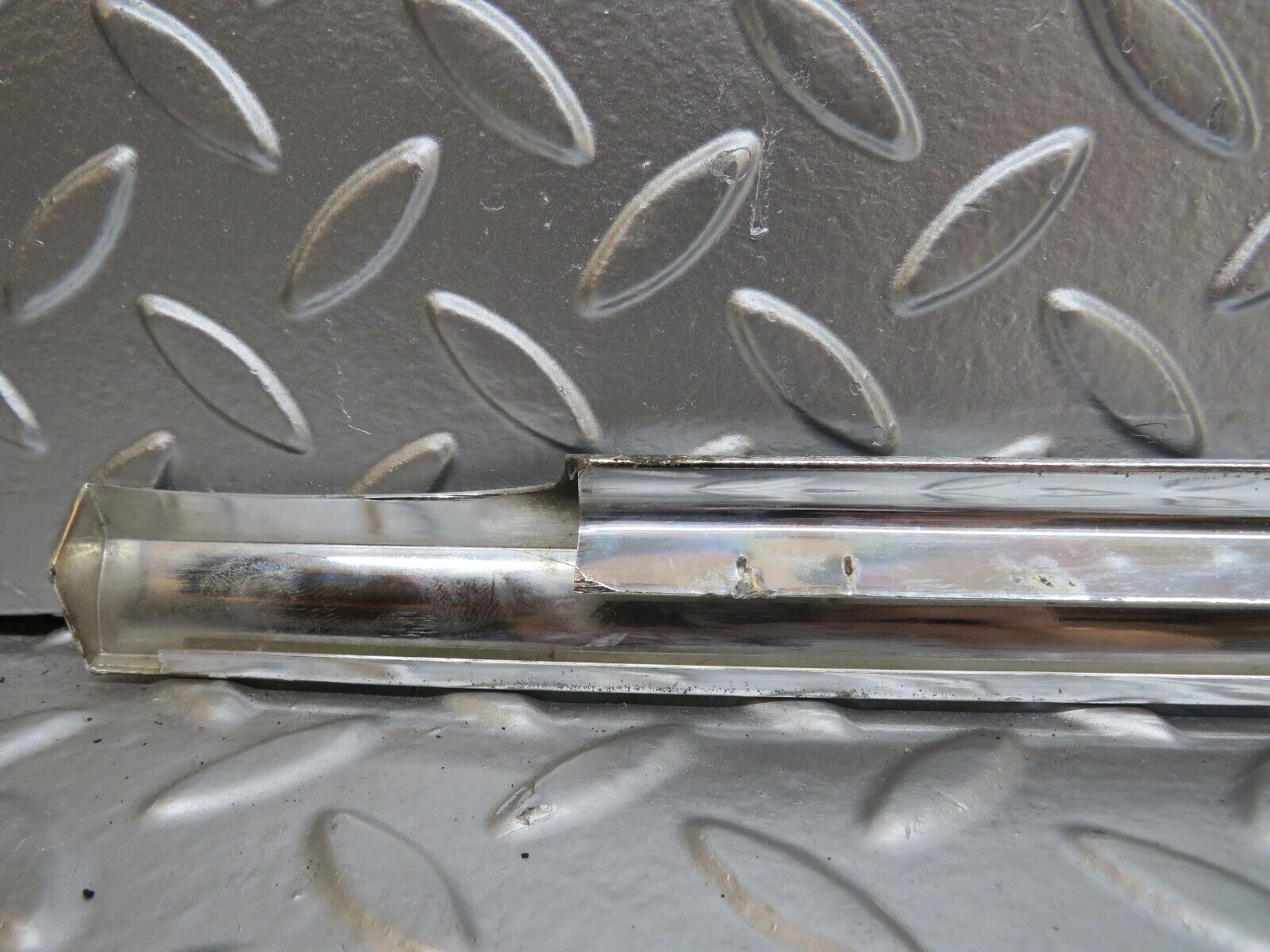 26406 Mercedes-Benz W116 450SE Front Left Door Chrome Trim