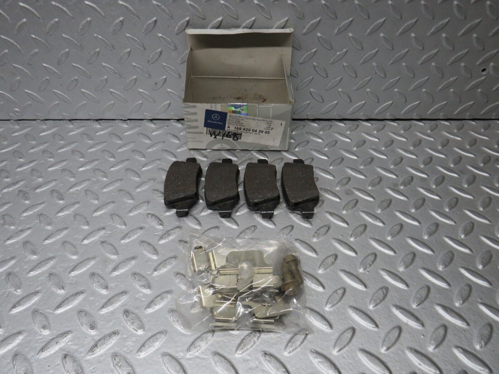 38208 Mercedes-Benz W168 Genuine Rear Brake Pads New 168420042005