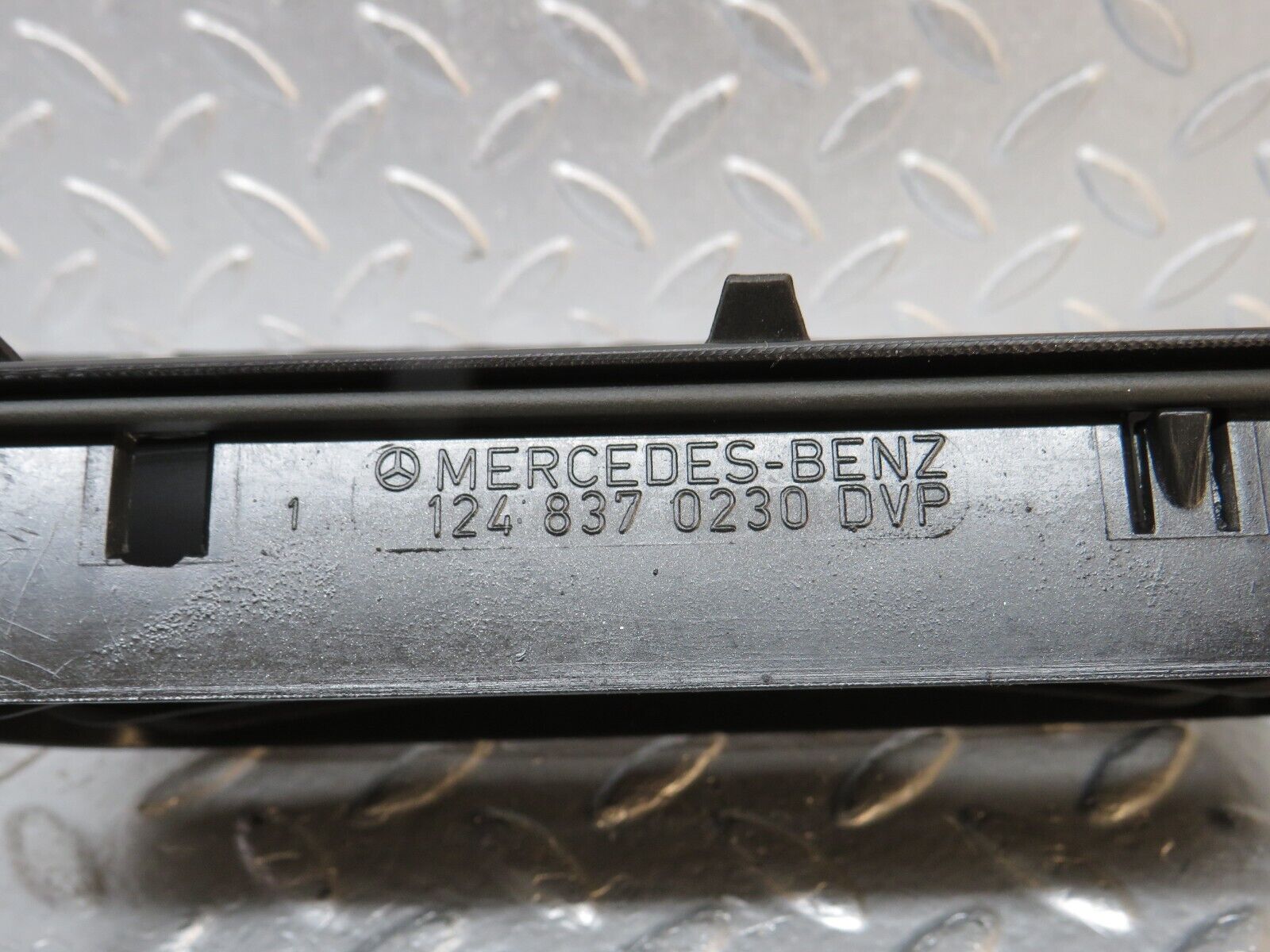 39682 Mercedes-Benz R129 320SL Coupe Air Intake Vent 1248370230 1248370242