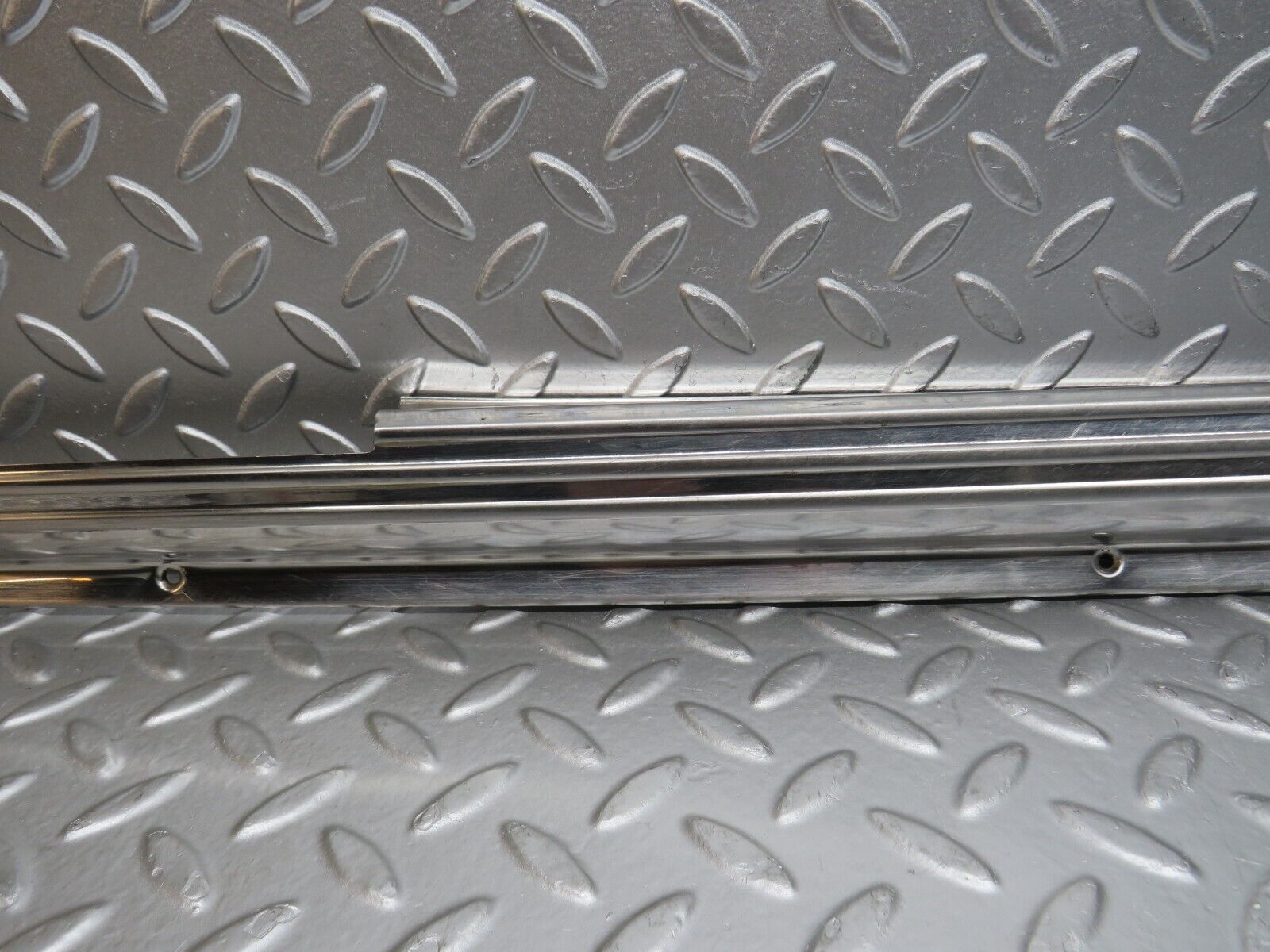 0844 Mercedes-Benz C107 350SLC Coupe Right Door Sill Chrome