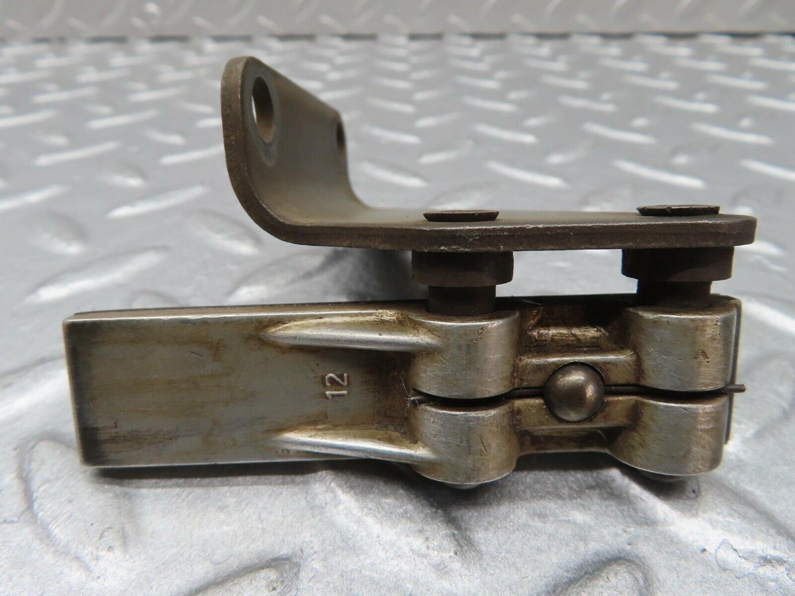 12927 Mercedes-Benz W111 220SE Timing Chain Guide Rail