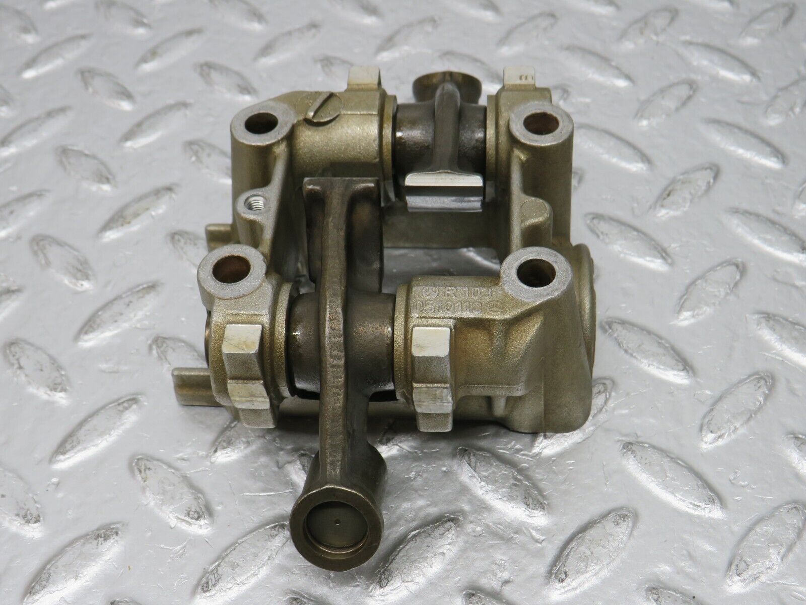 32625 Mercedes-Benz S124 300TE Rocker Arms Camshaft Bearing Block 1030510110