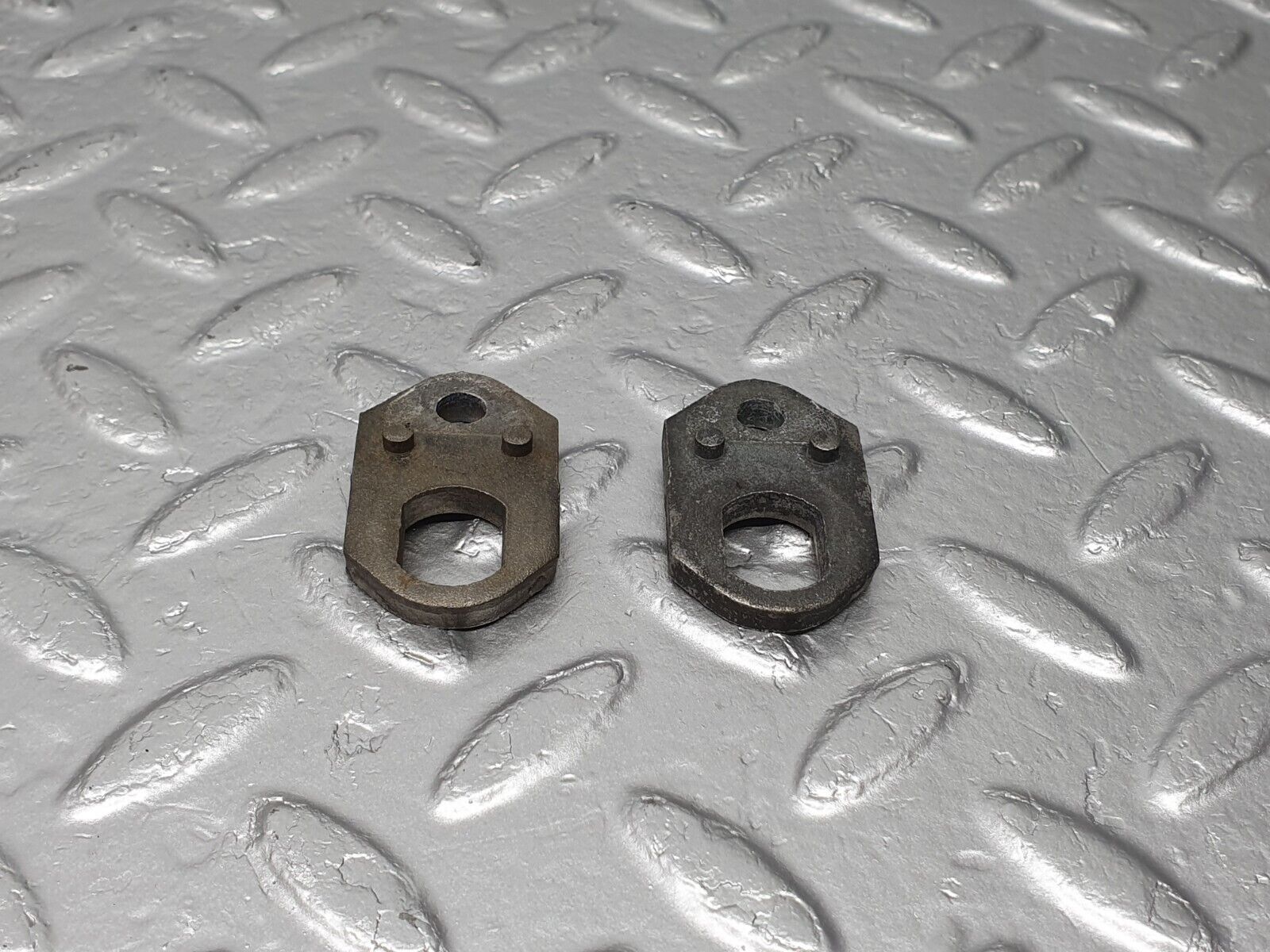 41362 Mercedes-Benz W116 350SE Fuel Injector Bracket Holder 2X