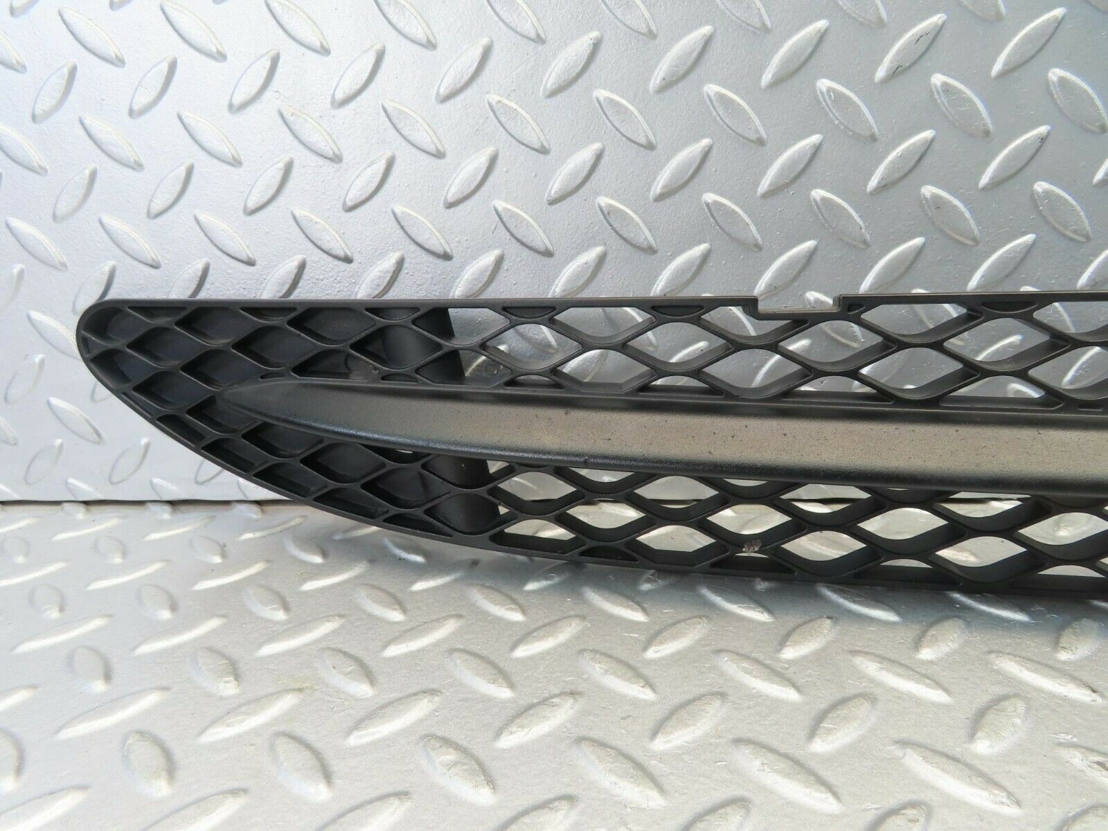 11144 Mercedes-Benz W221 S320 Front Bumper Lower Grill 2218850523