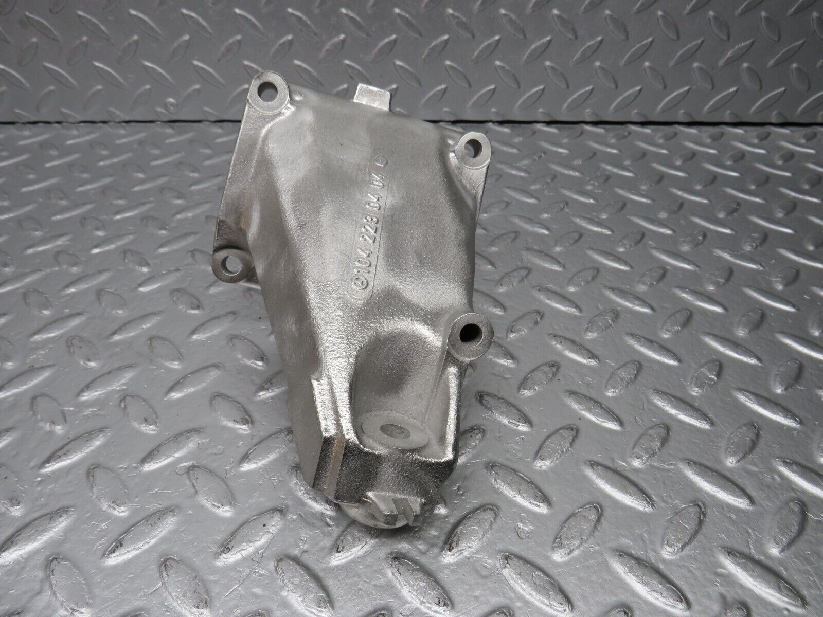 39427 Mercedes-Benz R129 320SL Coupe Engine Mount Bracket Left Side 1042230404