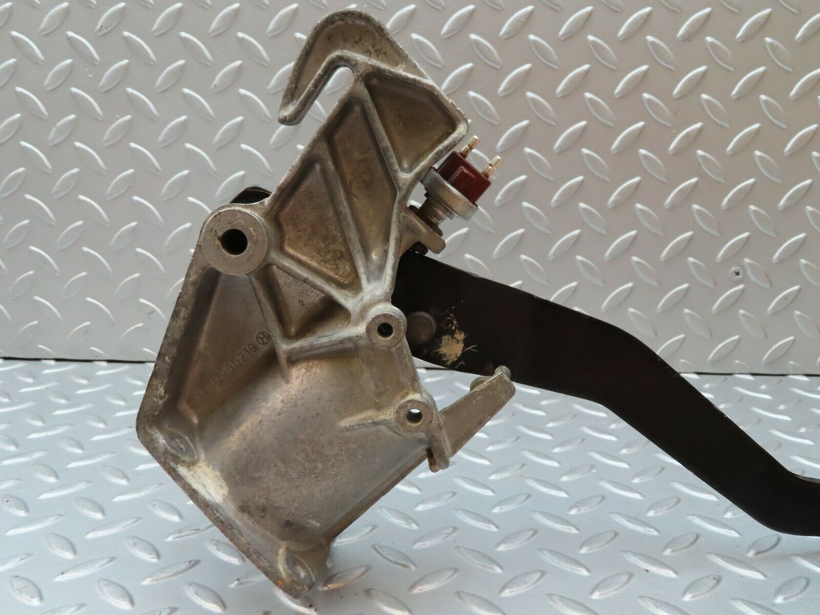 4349 Mercedes-Benz W123 230E Brake Pedal Assembly 1232900219