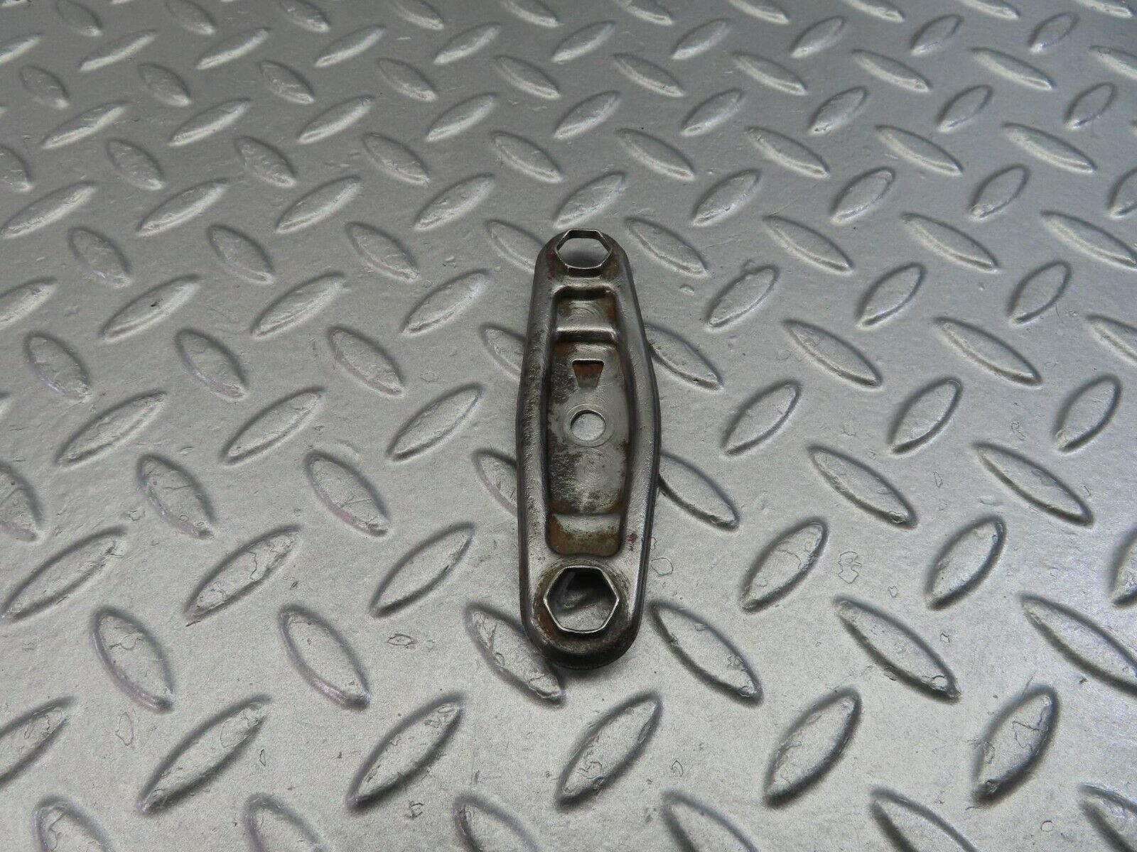 9806 Mercedes-Benz C123 280CE Coupe Fuel Injector Nozzle Clamp Bracket