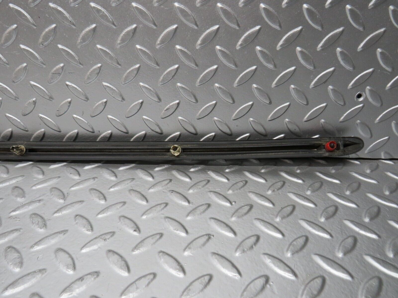 28620 Mercedes-Benz W123 280E Front Right Fender Wing Centre Moulding Trim