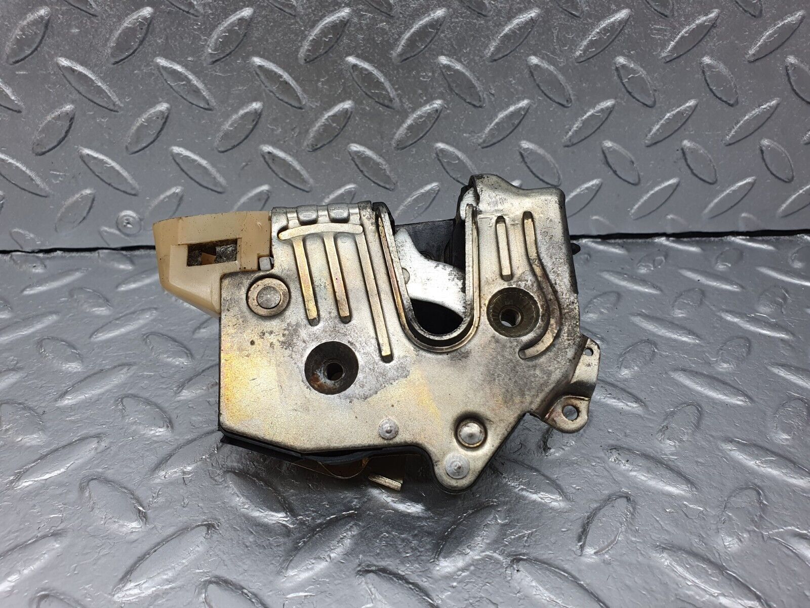 41502 Mercedes-Benz W124 200E Rear Left Door Lock Mechanism