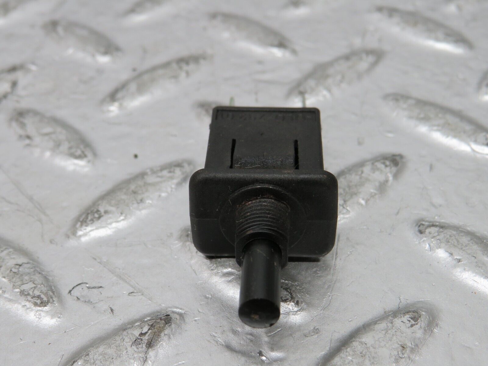 26205 Mercedes-Benz W116 450SE Door Contact Switch 0008212852