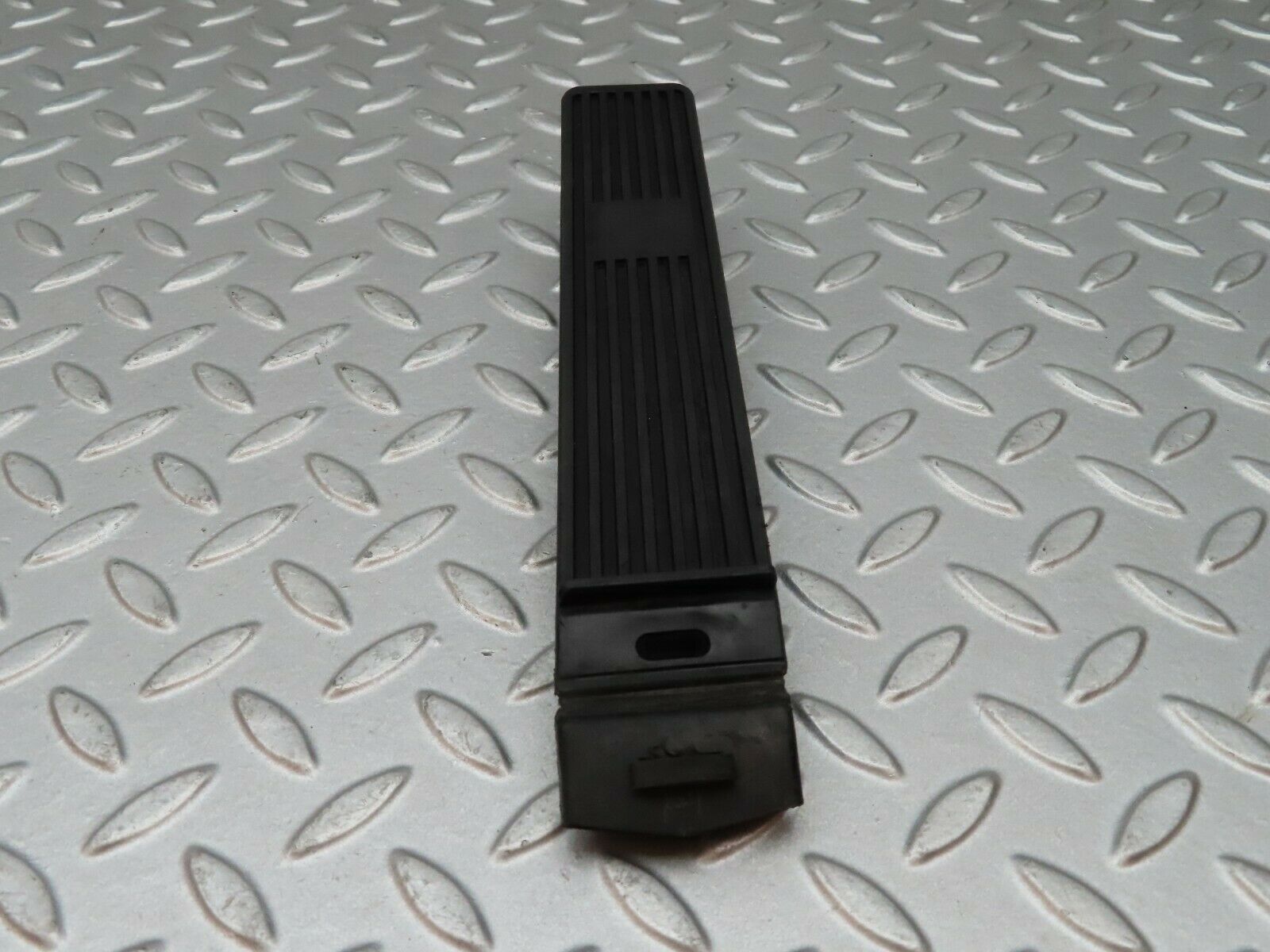 3994 Mercedes-Benz S123 200T Wagon Accelerator Gas Pedal