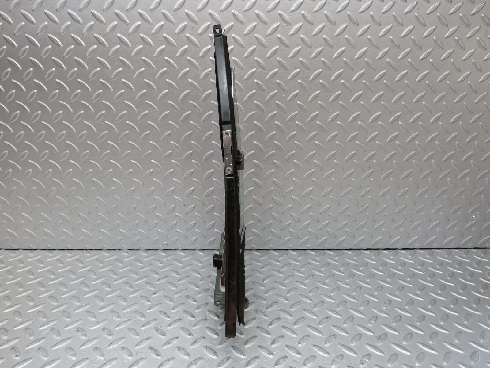 35798 Mercedes-Benz W108 Front Left Quarter Window