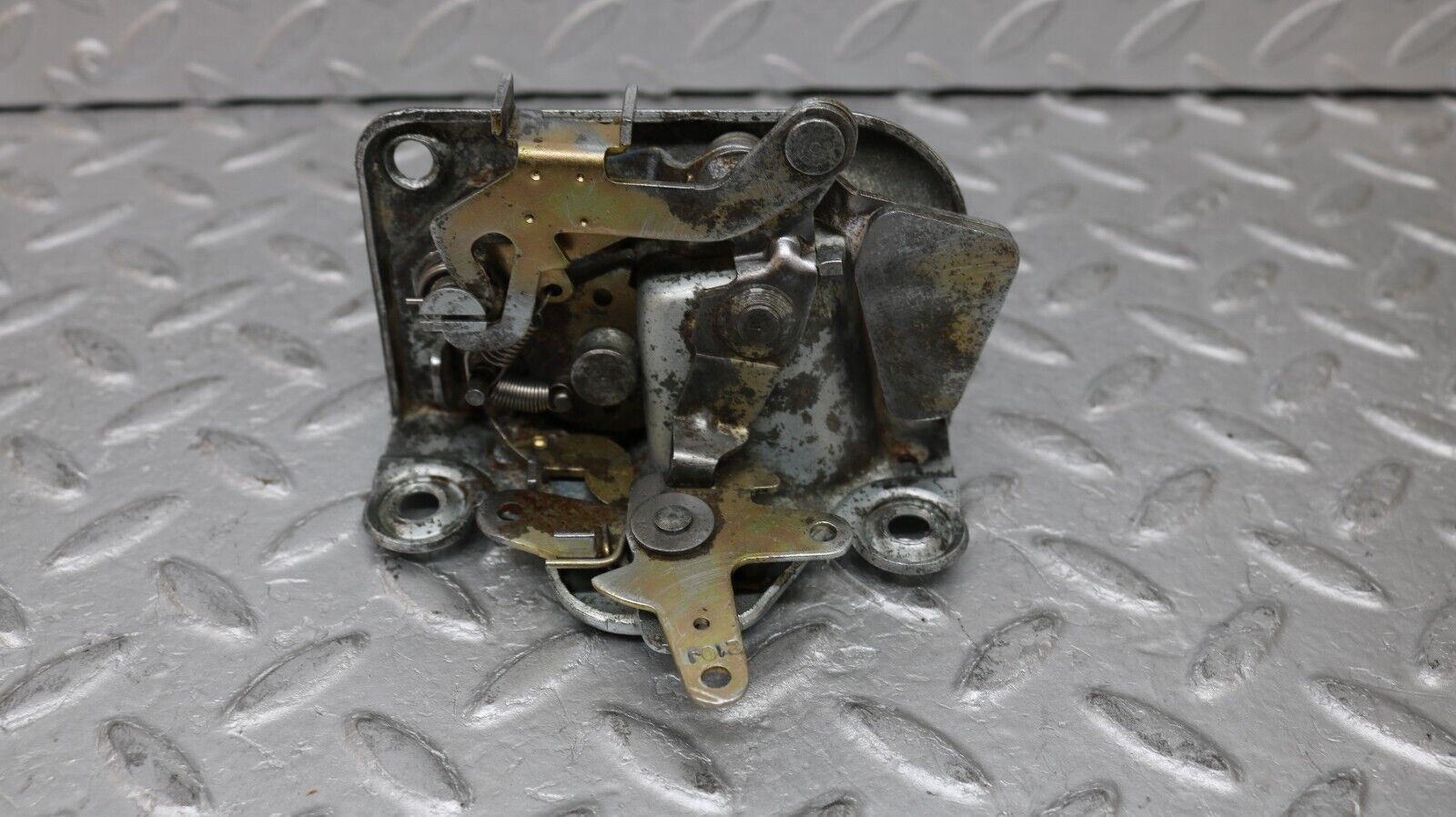 37268 Mercedes-Benz W109 300SEL Rear Right Door Lock Mechanism