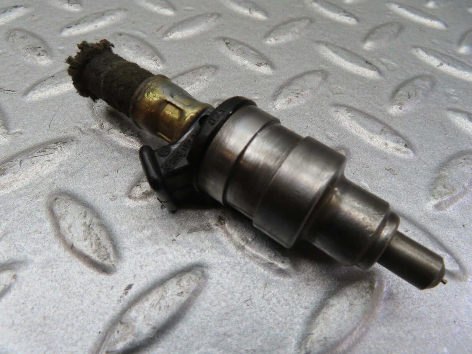 13340 Mercedes-Benz W116 350SE Fuel Injector Bosch 0280150001