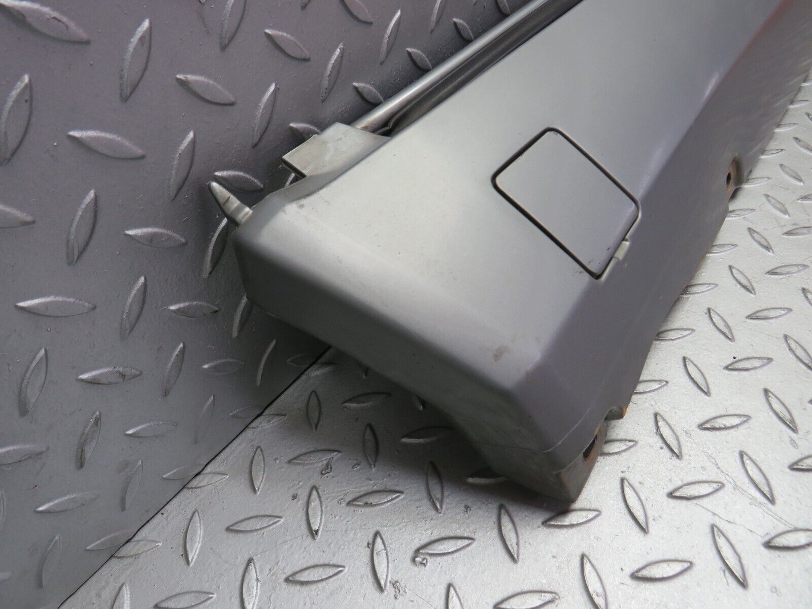 31829 Mercedes-Benz W201 190LE 1.8L Side Skirt Right Side