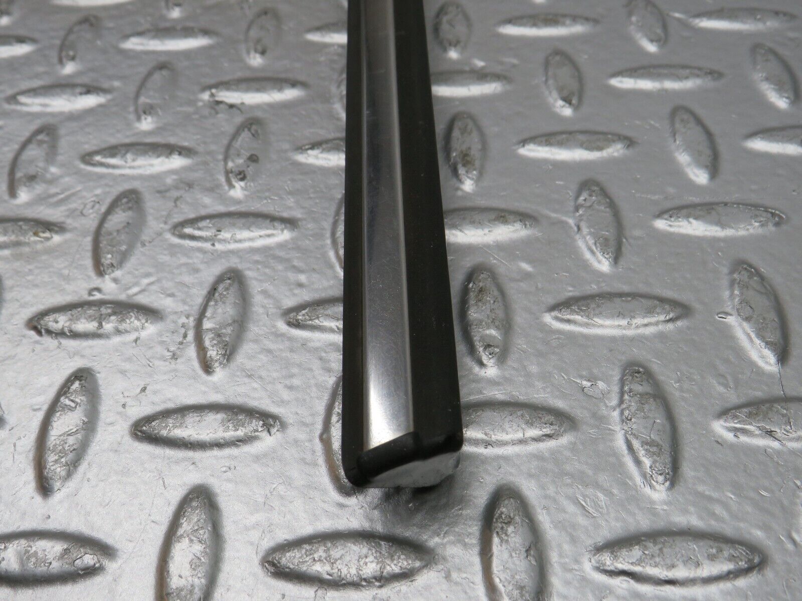 32110 Mercedes-Benz W123 230E Front Right Door Centre Moulding Trim