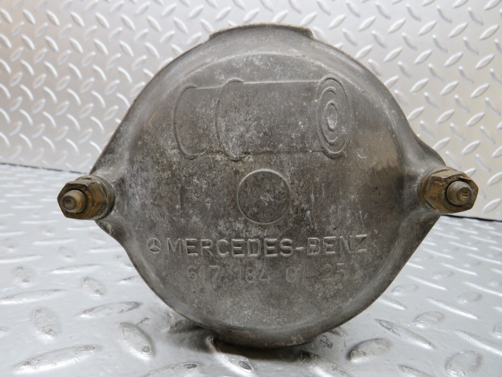 26940 Mercedes-Benz W123 240D Oil Filter Housing 6151840102