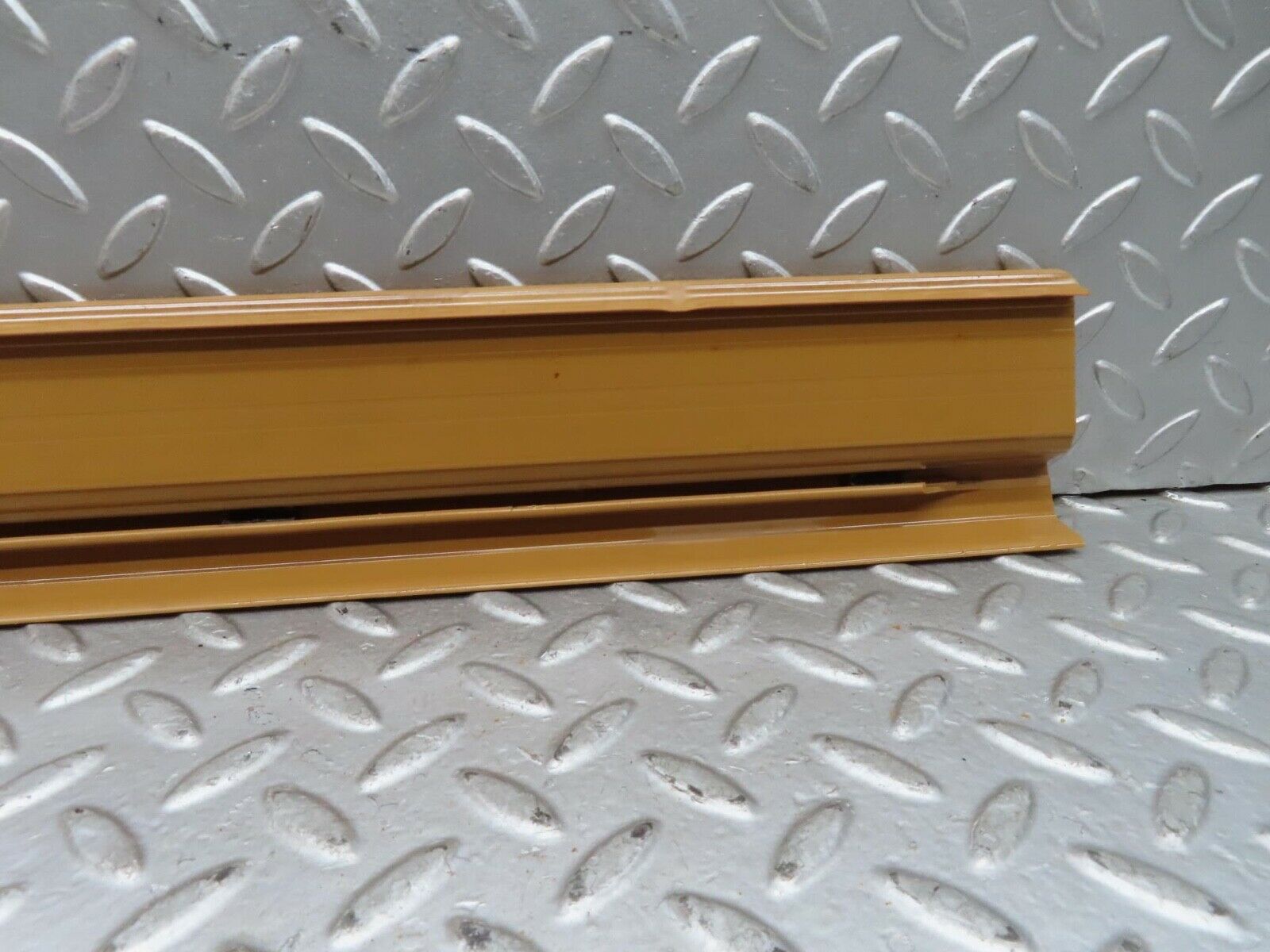 15856 Mercedes-Benz W123 280E Rear Left Door Sill Trim Beige