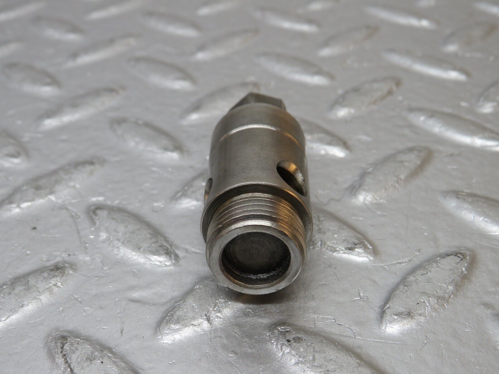 0405 Mercedes-Benz W120 180D Ponton Oil Pressure Valve