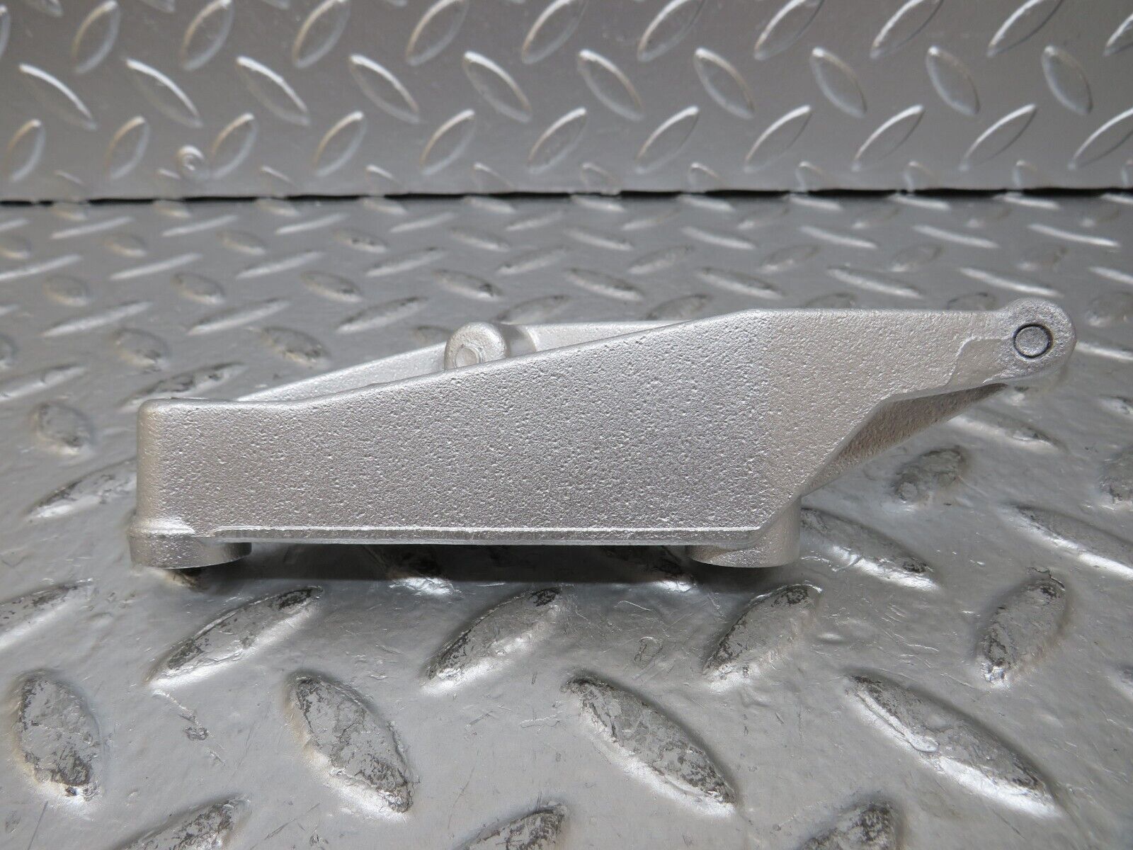 25376 Mercedes-Benz W201 190D Engine Mount Bracket 6010941341